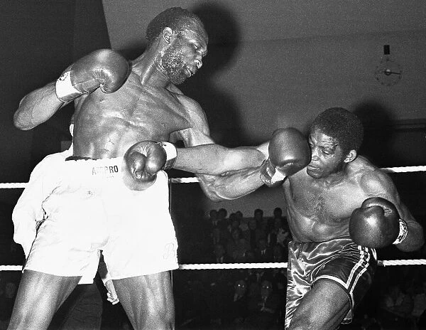 Bunny Johnson (Left) seen here in action during his fight against Harry Snow