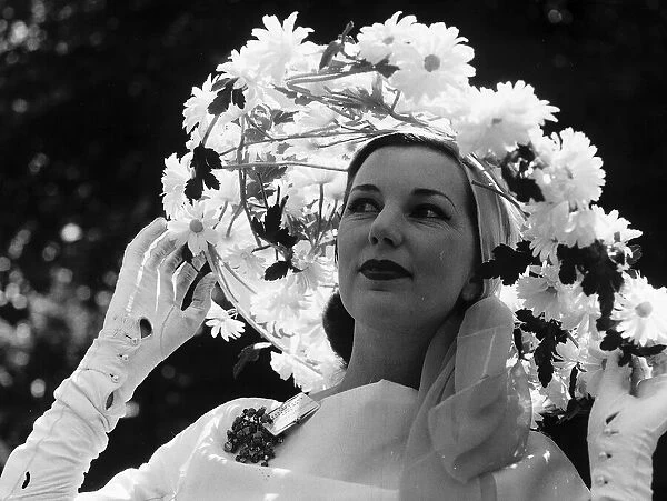 Bunty Kinsman in daisy flower hat at Royal Ascot in June 1962 Sixties fashion