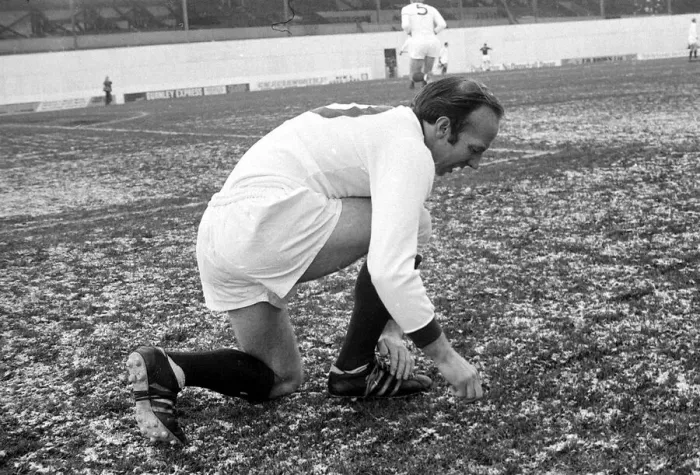 Framed Print : Burnley v Manchester United-Nobby Stiles December 1969 A©Daily Framed Print : Burnley v Manchester United-Nobby Stiles December 1969 A©Daily