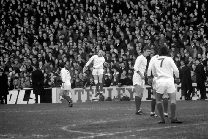 Framed Print : Burnley v. Manchester United. Nobby Stiles of MC United seen in action during his first