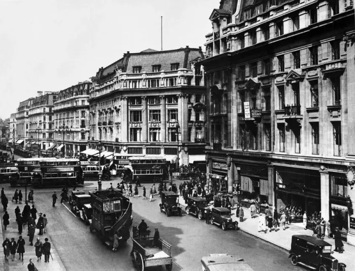 Framed Print : Busy scene in Central London showing the traffic at Regent Street and Oxford Street