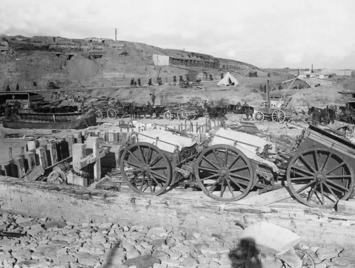Framed Print : A busy scene on West Beach, Suvla Point two days prior to the evacuation of Gallipoli