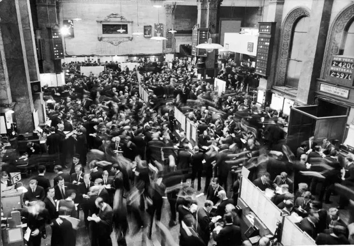 Framed Print : Busy scenes showing crowds of traders in a hurry at the London Stock Exchange shorlty