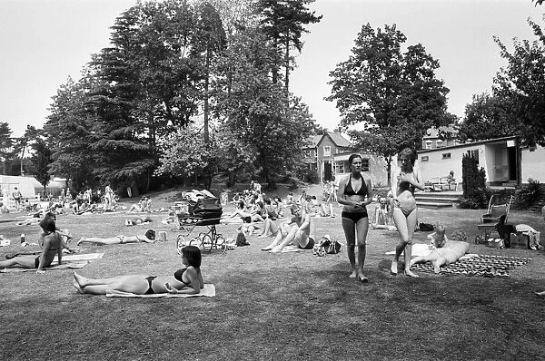 Busy time at Martins outdoor swimming pool in Wokingham, Berkshire, July 1976