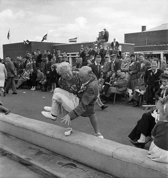 Butlins Holiday Camp 1947 Husband and wife race. July 1947 O8591-001