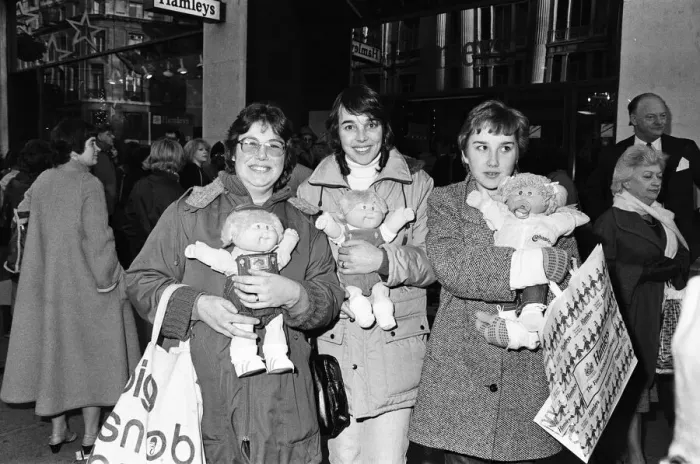 Framed Print : Cabbage Patch Dolls at Hamleys, top London toy store. Hundreds of people clamoured for