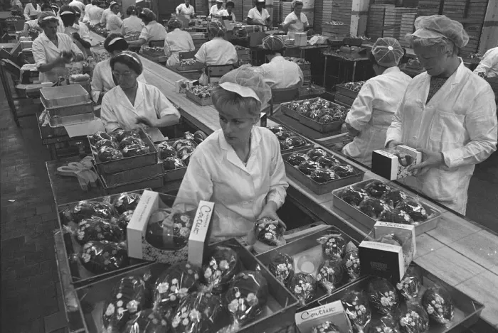 Framed Print : Cadburys Contrast Easter Eggs December 1966 Ladies working on the Factory