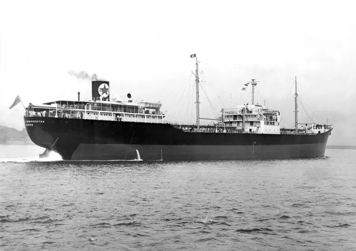 Framed Print : The Caltex Manchester leaving the river Tyne on her trials in 1953