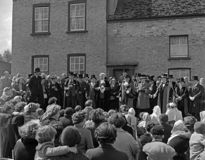 Framed Print : Cambridge mayor Leonard D. V. Wordingham throws pennies to the children at the Reach Framed Print : Cambridge mayor Leonard D. V. Wordingham throws pennies to the children at the Reach