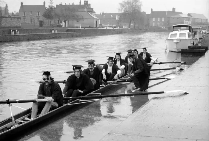 Framed Print : Cambridge University boat crew in training on river Ouse, Cambridgeshire Framed Print : Cambridge University boat crew in training on river Ouse, Cambridgeshire