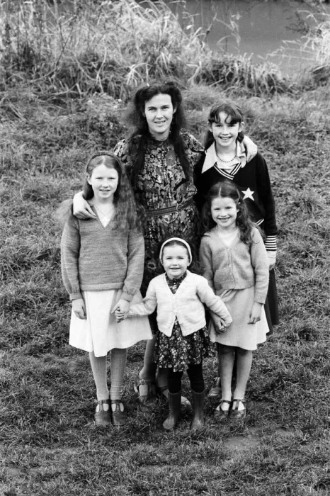 Framed Print : Campaigner Victoria Gillick with some of her children. 22nd November 1981 Framed Print : Campaigner Victoria Gillick with some of her children. 22nd November 1981