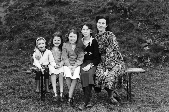 Framed Print : Campaigner Victoria Gillick with some of her children. 22nd November 1981 Framed Print : Campaigner Victoria Gillick with some of her children. 22nd November 1981