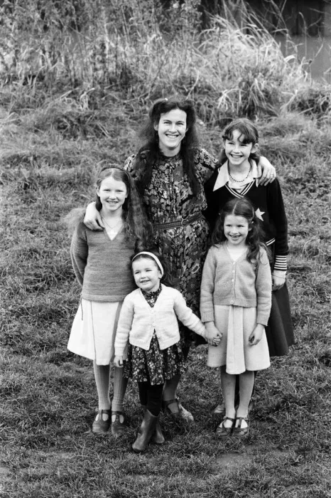 Framed Print : Campaigner Victoria Gillick with some of her children. 22nd November 1981 Framed Print : Campaigner Victoria Gillick with some of her children. 22nd November 1981