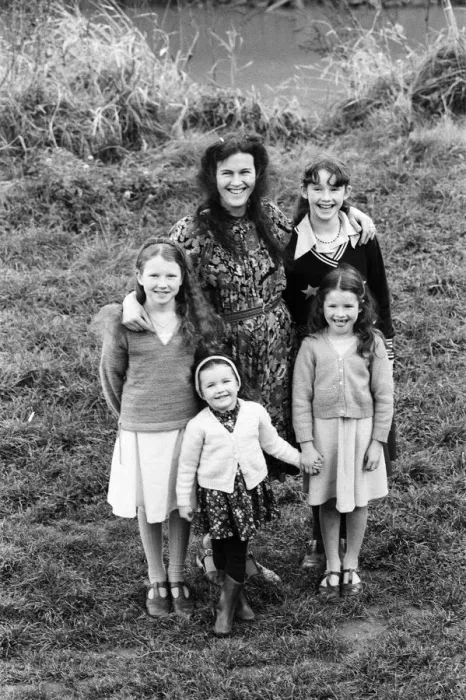 Framed Print : Campaigner Victoria Gillick with some of her children. 22nd November 1981 Framed Print : Campaigner Victoria Gillick with some of her children. 22nd November 1981
