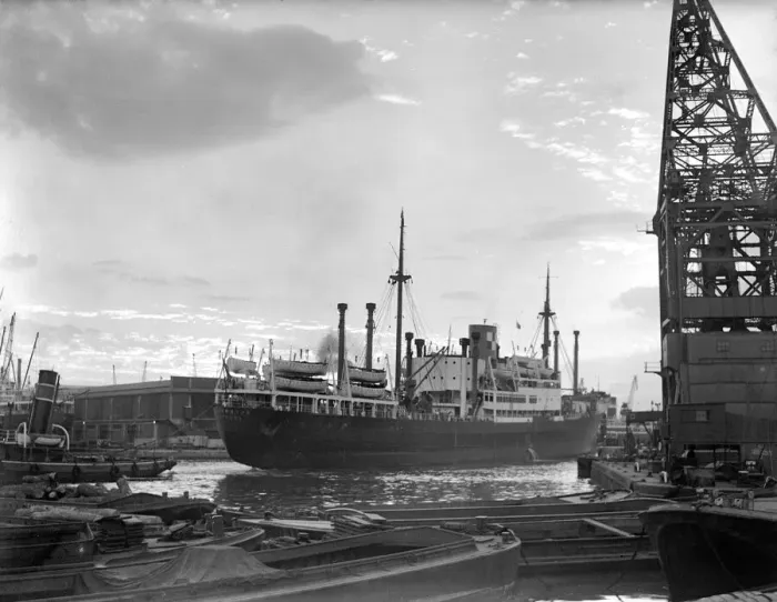 Framed Print : Canadian Pacific immigrant ship Beaverbrae formerly the Hapag