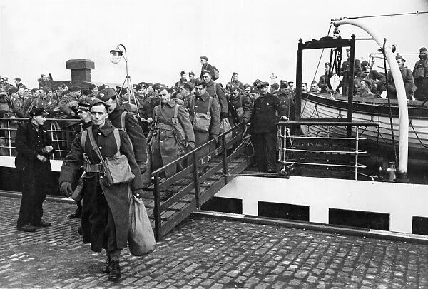 The Canadian Troops Arrive in Britain. As the troops came ashore they all