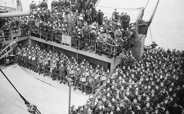 Canadian troops arrive in England. 26th November 1941