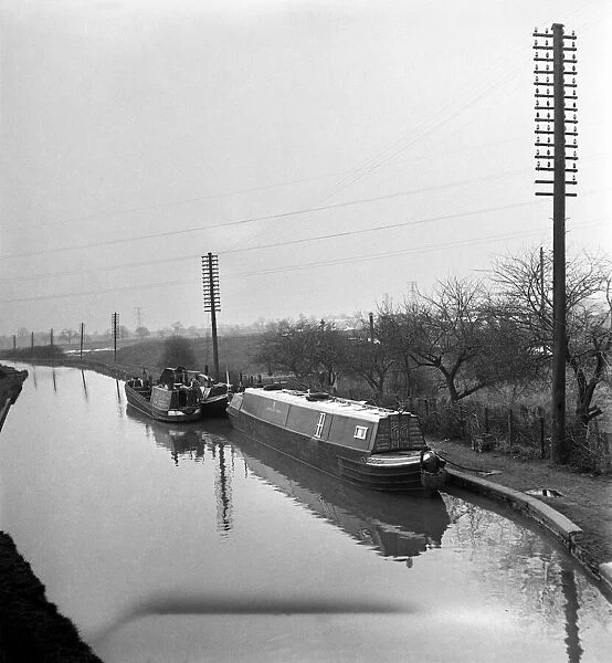 Canal scenes. April 1952 C1908-004