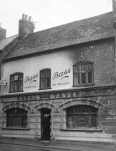The Canal Tavern, No. 5, Leicester Row, Coventry. 22nd March 1963
