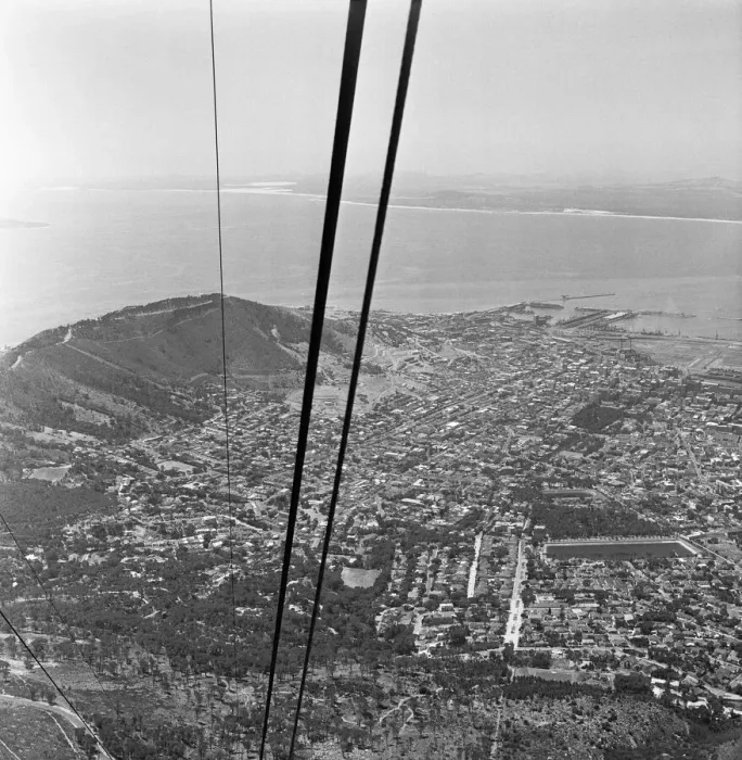 Framed Print : Cape Town seen from the cable car that takes tourists to the summit of Table Mountain Framed Print : Cape Town seen from the cable car that takes tourists to the summit of Table Mountain