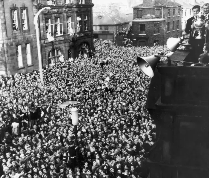 Framed Print : Captain D Turner and coach K Traill holf the cup aloft to the gather fans below