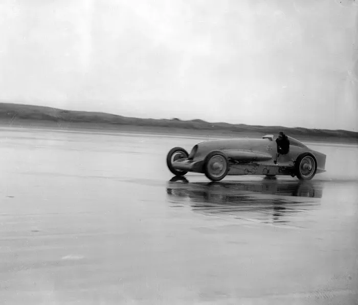 Framed Print : Captain Malcolm Campbells Racing Car Bluebird - Jan 1927 at Pendine Sands Framed Print : Captain Malcolm Campbells Racing Car Bluebird - Jan 1927 at Pendine Sands
