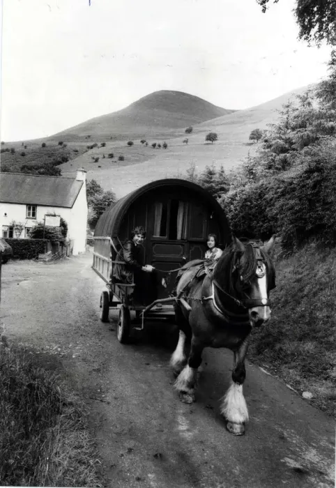Framed Print : Caravan (|Horse drawn) Basil plods smartly off in the direction of Bwlch