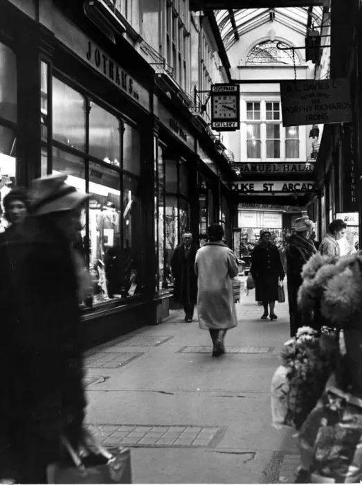 Framed Print : Cardiff - Arcades - Duke Street Arcade - 10th Dec 1962 - Western Mail Framed Print : Cardiff - Arcades - Duke Street Arcade - 10th Dec 1962 - Western Mail