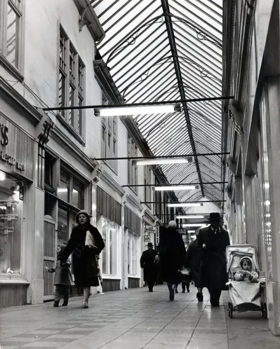 Framed Print : Cardiff - Arcades - Wyndham Arcade - 10th December 1962 - Western Mail and Echo Ltd