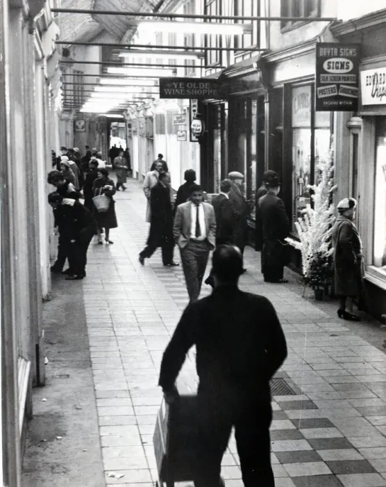 Framed Print : Cardiff - Arcades - Wyndham Arcade - 10th December 1962 - Western Mail and Echo Ltd