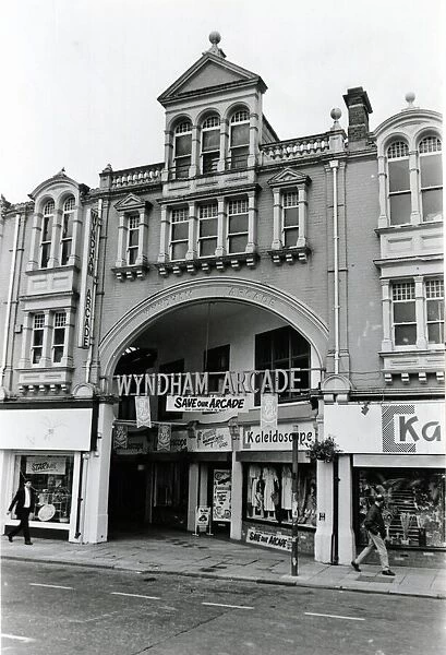 Cardiff - Arcades - Wyndham Arcade - Entrance - 1st December 1988 - Western Mail