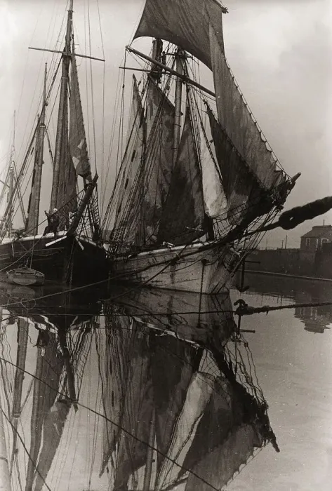 Framed Print : Cardiff Docks January 1936 The Windjammer looks a sorry sight with no wind