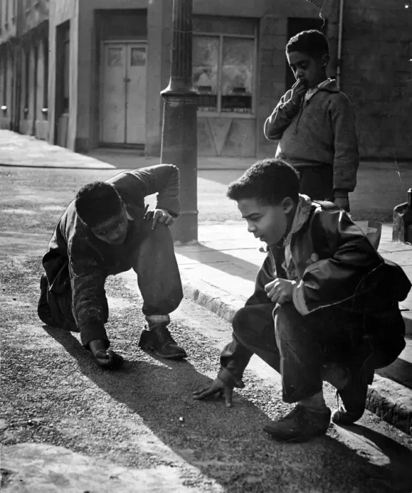 Framed Print : Cardiff Docks Kids playing marbles. 1970 s