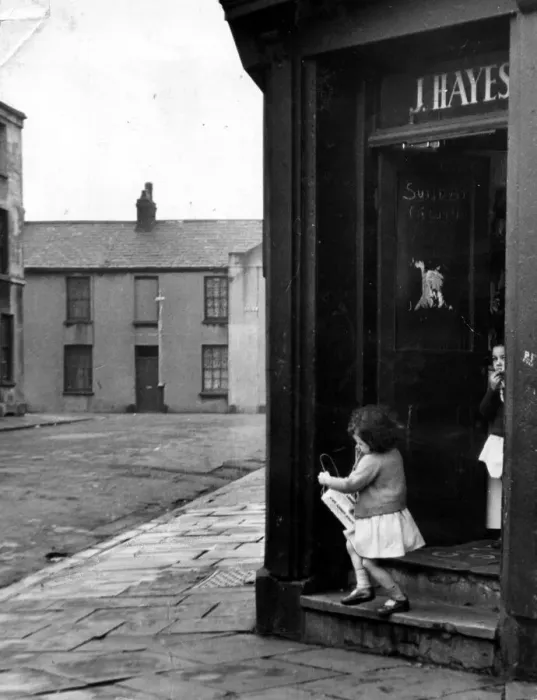 Framed Print : Cardiff - Old - A young child leaves a typical Cardiff corner shop in Butetown Framed Print : Cardiff - Old - A young child leaves a typical Cardiff corner shop in Butetown