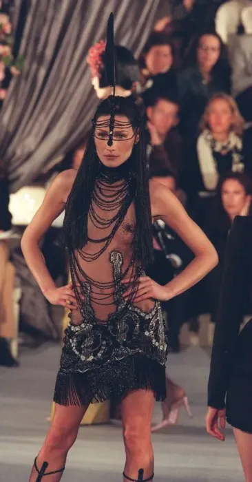 Framed Print : CARLA BRUNI MODELS DIOR BY GALLIANO