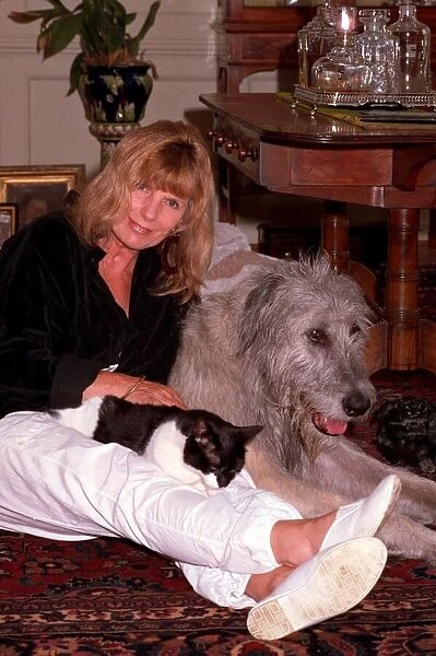 CARLA LANE (TV WRITER) WITH HER DOG 16  /  06  /  1989