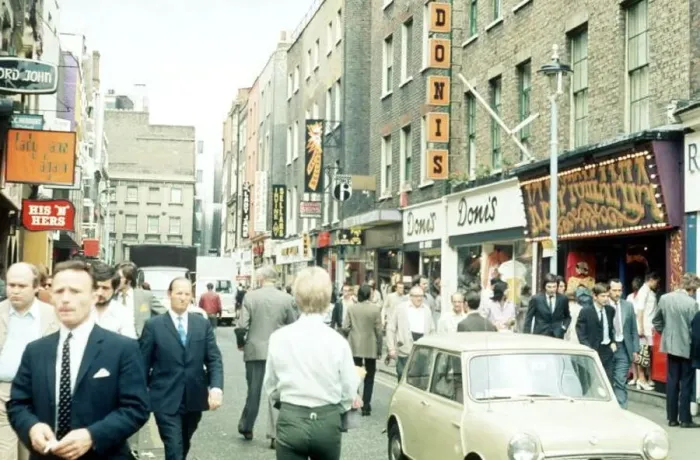 : Carnaby Street, London. Image shows many of the trendy boutiques that lined the street : Carnaby Street, London. Image shows many of the trendy boutiques that lined the street