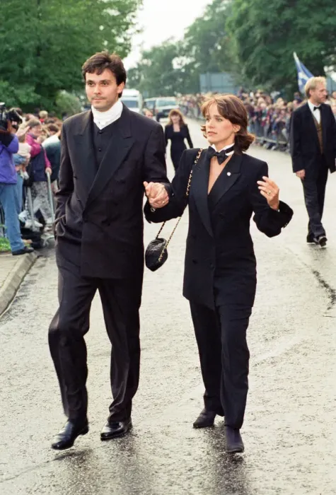 Framed Print : Carol Smillie attends the premiere of Braveheart in Stirling, Scotland Framed Print : Carol Smillie attends the premiere of Braveheart in Stirling, Scotland