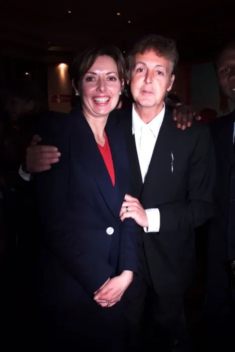 Framed Print : Carol Vorderman and Paul McCartney May 1999 at the Mirror Pride of Britain Awards Framed Print : Carol Vorderman and Paul McCartney May 1999 at the Mirror Pride of Britain Awards