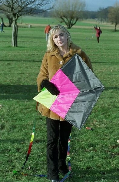 Caroline Aherne Actress  /  TV Presenter January 99 Holding kite