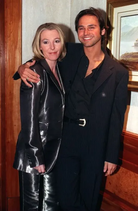 Framed Print : Caroline Paterson at the Bafta awards November 1997 with Claudio Carnovale Framed Print : Caroline Paterson at the Bafta awards November 1997 with Claudio Carnovale