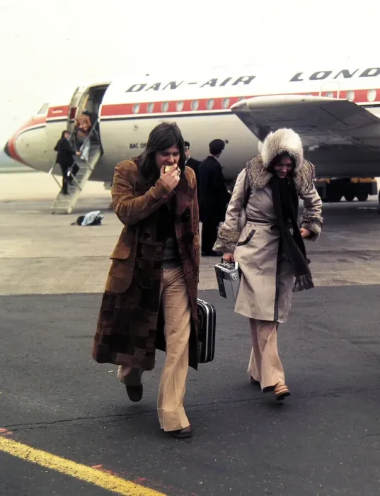 Framed Print : The Carpenters - Pop Group Karen Carpenter arriving at Birmingham airport
