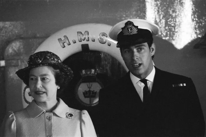 Framed Print : The carrier HMS Invincible sailed home from the Falklands to a tumultuous welcome Framed Print : The carrier HMS Invincible sailed home from the Falklands to a tumultuous welcome