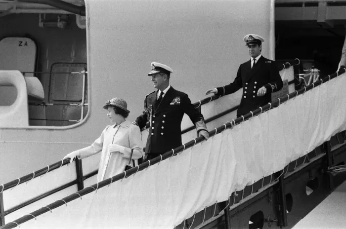 Framed Print : The carrier HMS Invincible sailed home from the Falklands to a tumultuous welcome Framed Print : The carrier HMS Invincible sailed home from the Falklands to a tumultuous welcome