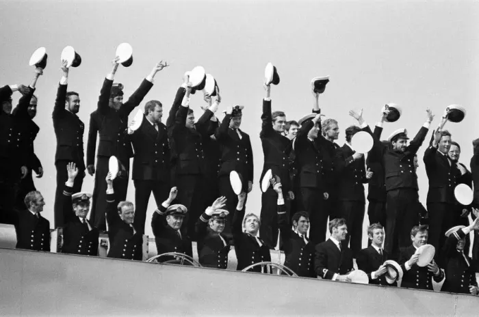 Framed Print : The carrier HMS Invincible sailed home from the Falklands to a tumultuous welcome