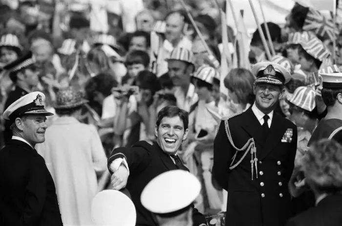 Framed Print : The carrier HMS Invincible sailed home from the Falklands to a tumultuous welcome
