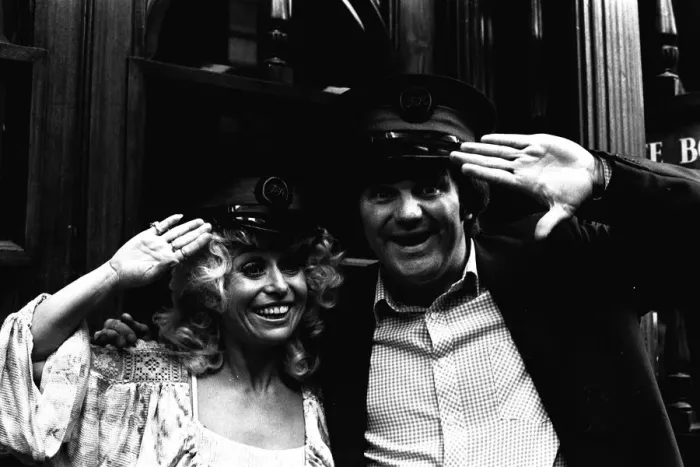 Framed Print : Carry-on actress Barbara Windsor with local comedian Spike Rawlings outside the Threatre