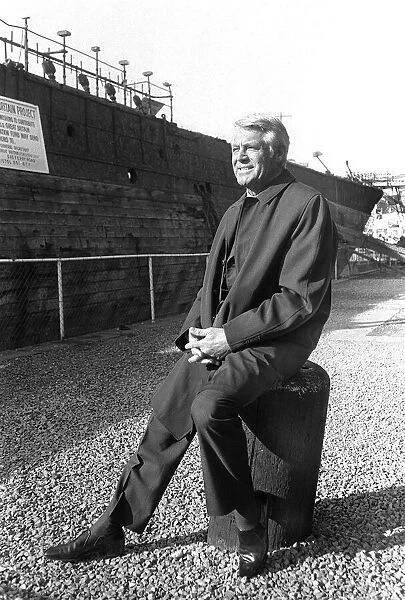 Cary Grant. The Hollywood actor Cary Grant (real name Archie Leach) was often in Bristol