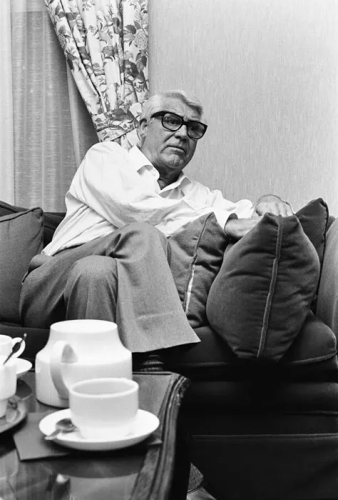 Framed Print : Cary Grant, interview with Sunday Mirror Journalist Eve Pollard Framed Print : Cary Grant, interview with Sunday Mirror Journalist Eve Pollard