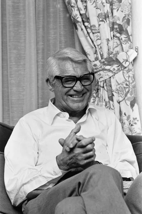 Framed Print : Cary Grant, interview with Sunday Mirror Journalist Eve Pollard Framed Print : Cary Grant, interview with Sunday Mirror Journalist Eve Pollard